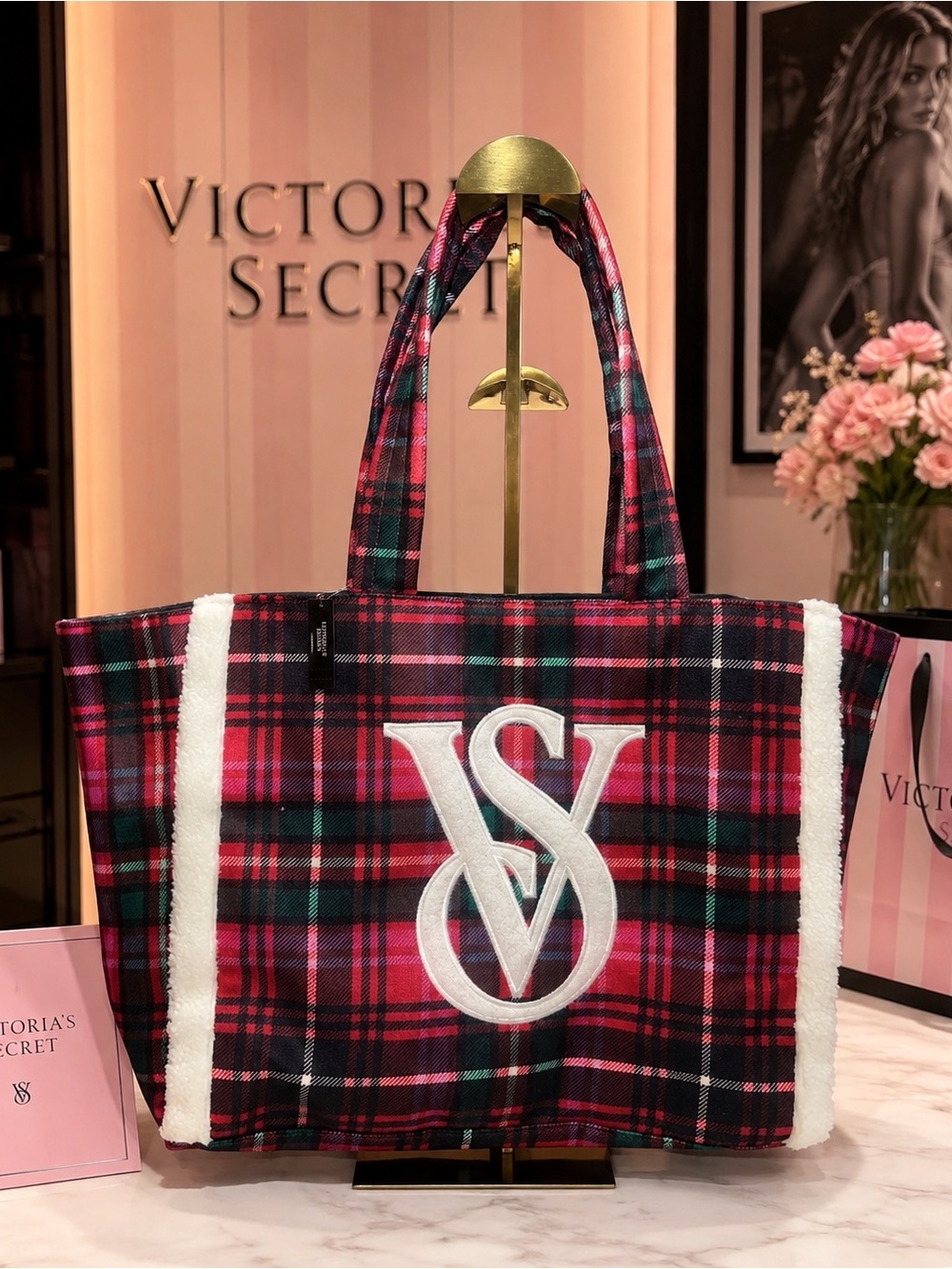 Victoria’s Secret Limited Edition 2022 Holiday Fleece-Trim Plaid Tote Bag 🎀🛍️